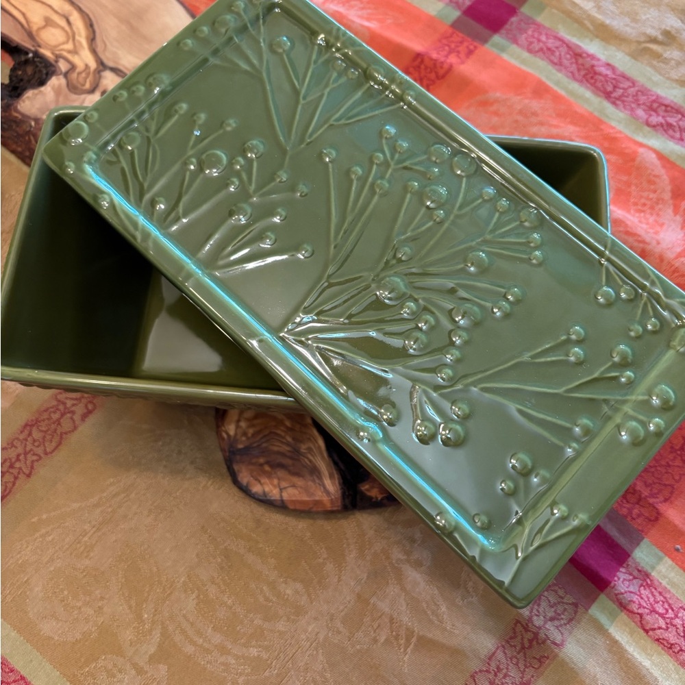 Green Ceramic Rectangular Dish with Lid, Beautiful Avocado Green, Preloved